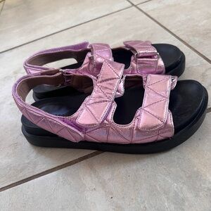 AEROSOLES Metallic Orchid pink/purple Velcro Sandals